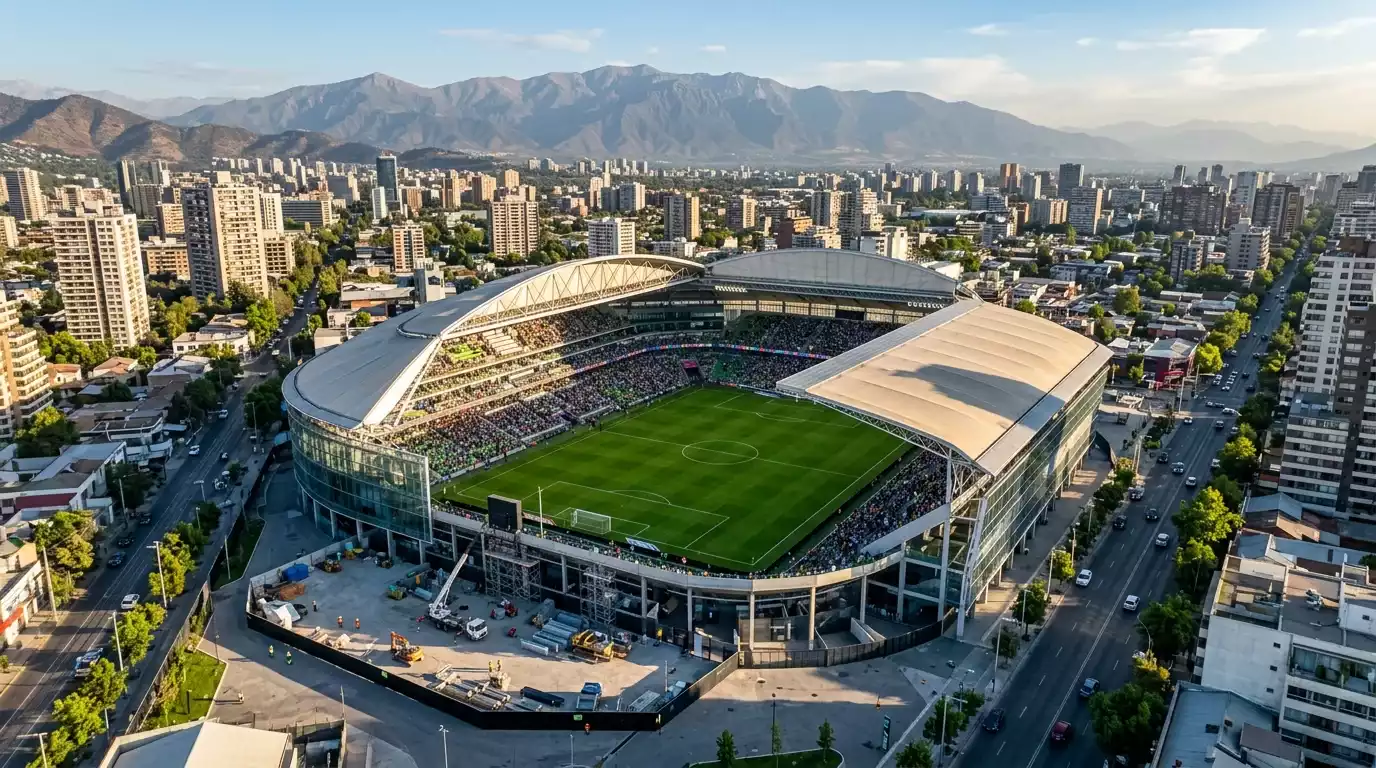 Vista aérea de un estadio japonés moderno con techo retráctil preparado para la nueva temporada de la J League